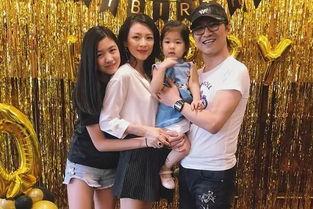 娱乐圈爆料女主角小说,揭秘女主角的逆袭之路  第2张