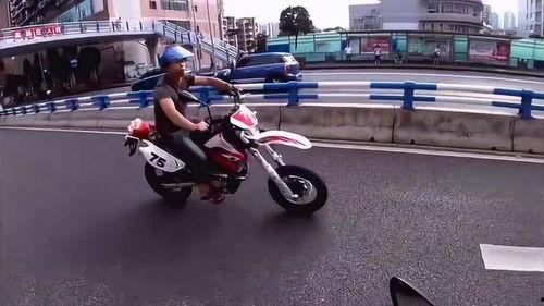 西安网友爆料摩托车视频,摩托车飞驰街头，网友直呼太刺激！  第3张