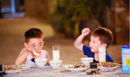 最新流口水爆料,最新明星恋情曝光,甜蜜瞬间引网友热议! 第3张 最新流口水爆料,最新明星恋情曝光,甜蜜瞬间引网友热议! 第3张