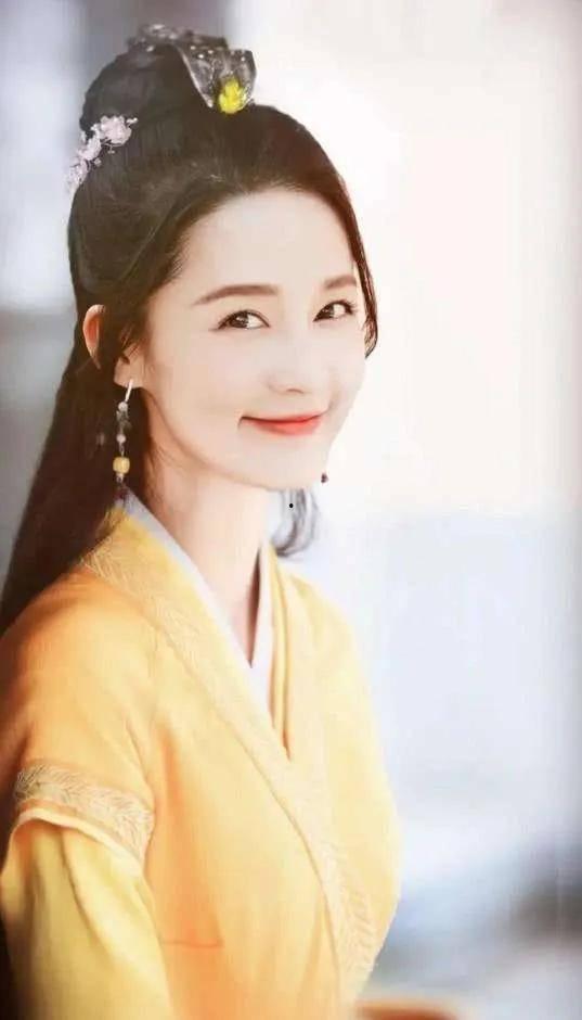 娱乐吃瓜君李沁是谁,娱乐圈的清新“吃瓜”女神  第2张